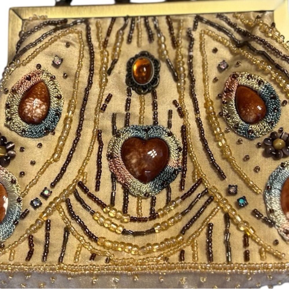 Stephanie Vintage Beaded Heart-Shaped Embellished Clutch - Picture 9 of 10